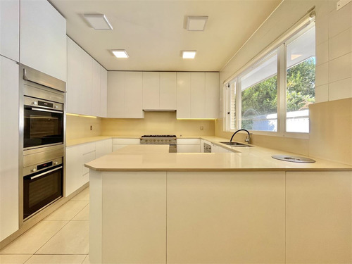 Gran Parque Nueva Costanera, Residencia Embajador Vitacura