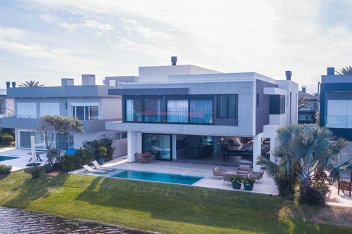 Imagem 3 de 15 de Casa À Venda Em Xangri-lá - Ca00981 - 34953037
