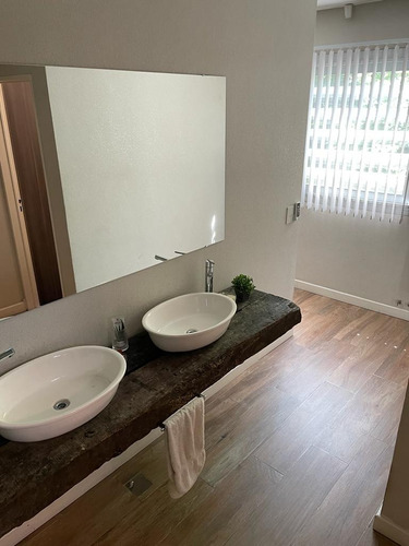 Imagen 22 de 30 de Venta - Magnifica Casa - Lote 8,66 X 43,30 - Piscina - Canepa Al 1300 - S. L
