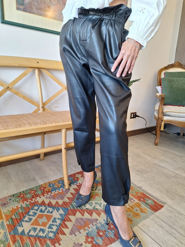 Pantalón Zara  Cuero Ecológico Talla M Oversize