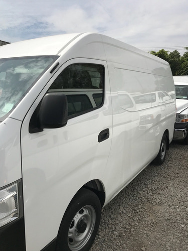 Nissan Urvan 2.5 Panel Amplia Mt 2014