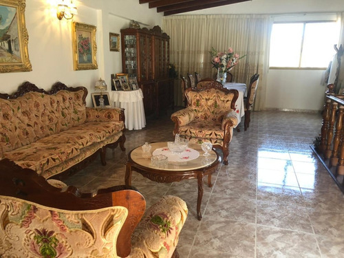 Imagen 4 de 10 de Venta Casa Lomas De La Trinidad 390mts2. Baruta 6h/5b/7p.e