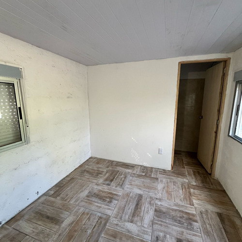 Venta. Muy Linda Casa. Solymar Norte. 3 Dormitorios. 1 Baño Y Servicio Completo. Piscina. Barbacoa