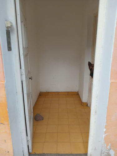 Casa Centrica, Dos Plantas, Garage, Amplio Patio.