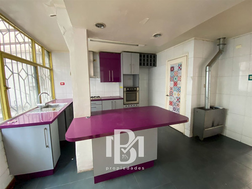 Casa En Venta De 3 Dorm. En Las Condes