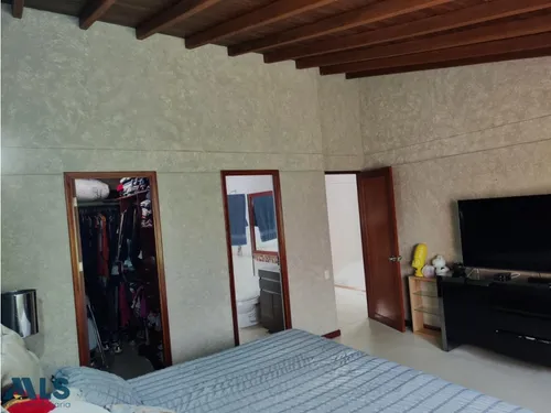 Espectacular Casa Con Áreas Amplias Y Senderos Pa...(mls#254950)