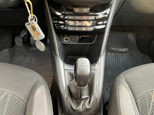 Peugeot 208 Premier 1.2 MT