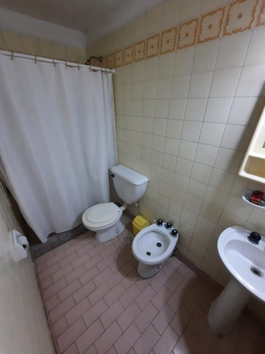 Imagen 7 de 12 de Amplio Departamento Dos Ambientes En Planta Baja Con Patio