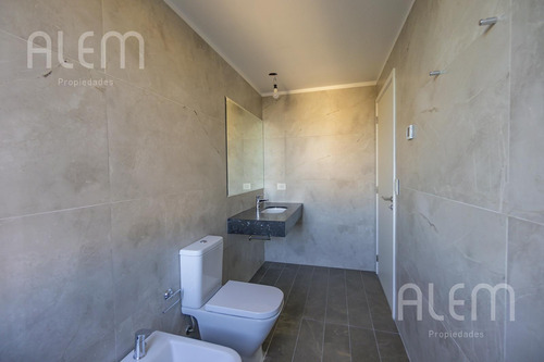 Departamento De 3 Ambientes En Venta En Las Lomitas Street