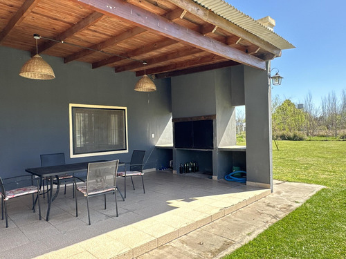 Venta Casa Quinta Estilo Campo En Salvador María, Lobos