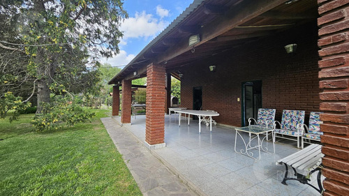 Venta Casa Quinta Sobre Lote De 5600 Mts2 Con Piscina, Parrilla Y Quincho En Benavidez