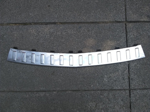 Moldura Mercedes Benz Clase E220 09-13 (Usado)