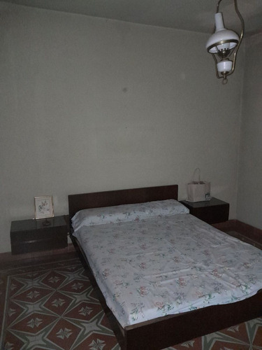 Casa En Villa Cabrera Tres Dormitorios
