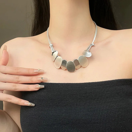 Gargantilla Con Colgante Geométrico De Metal Mate Para Mujer