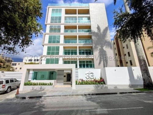 Imagen 1 de 26 de Mls #22-13462 Estupendo Pb De 214 M2, En Exclusivo Condominio De Lujo Ubicado En La Urbanización Las Mercedes. Consta De 104 M2 De Apartamento Más 110 M2 De Jardín. Afm.