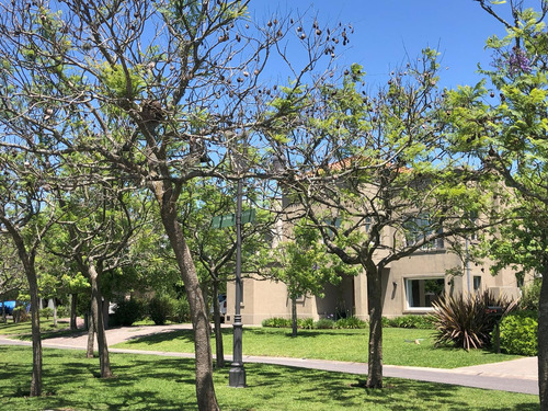 Casa En Venta | 3 Dormitorios En Las Glorietas, Nordelta