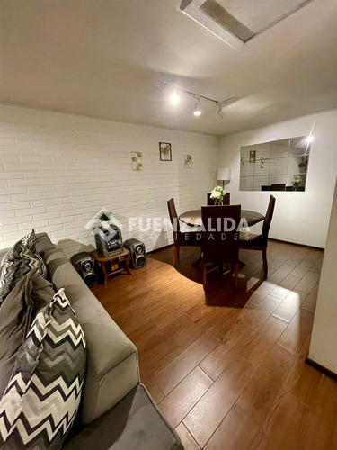 Casa En Venta De 3 Dorm. Con 140 Mt2 De Terreno En Maipú
