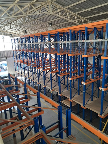 Bodega Equipada Con Racks, Oficinas , Sala De Reuniones