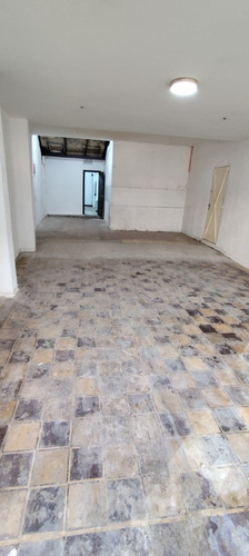 Excelente Punto Comercial Av. Rivera Y Soca 97m2 Edif. Explanada C/estacionamiento P/2 Autos Y Posible Vivienda C/entrada Independiente!!!
