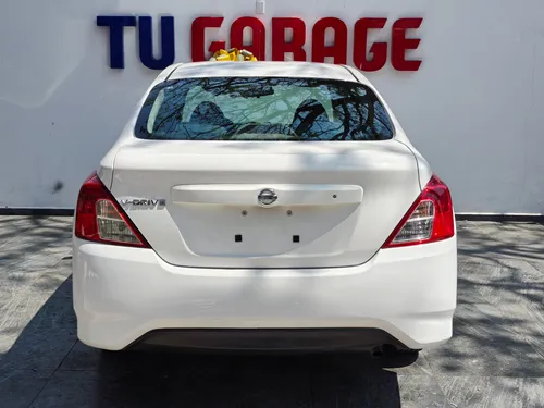 Nissan Versa 1.6 Drive Mt