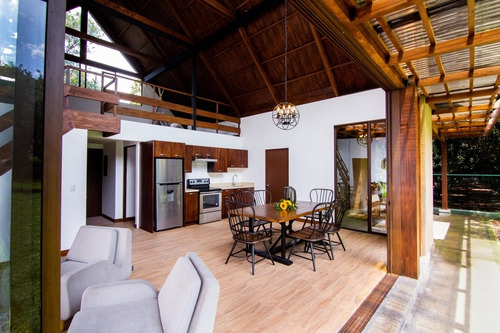 Imagen 4 de 10 de Casa De Estilo Suizo En Residencial De San Miguel Dueñas.