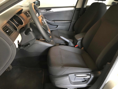 Imagen 9 de 13 de Volkswagen Jetta 2016 2.5 Comfortline At