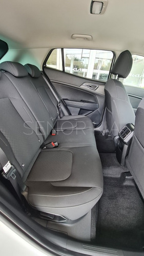 Imagen 23 de 25 de Kia Sportage Desire Automatico 4x2 2023