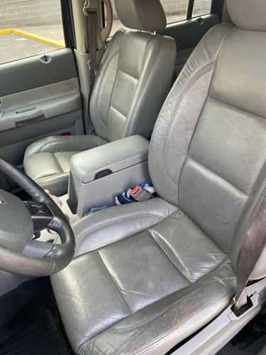 Camioneta De 8 Cil, Automática, Asientos En Piel Gris