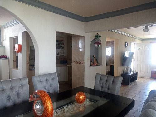 Excelente Casa En Emiliano Zapata, Morelos, Con Terreno Excedente Y Alberca