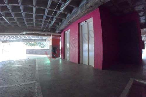 Renta De Local Comercial En Plaza Novum, Jiutepec, Morelos: La Oportunidad Ideal Para Empresas De...
