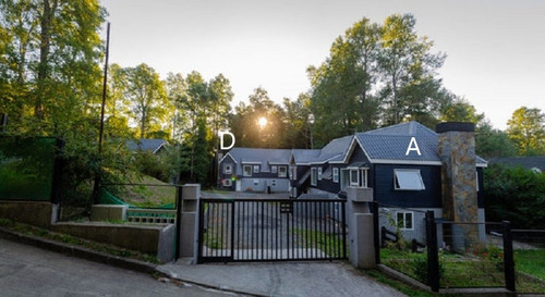 Casa A: 112 M2 C; 293 M2 T. // Casa D: 112 M2 C; 233 M2 T.