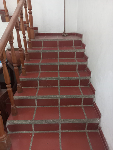 Venta Casa 2 Niveles. Calle Coromoto. Cerca Torre Mercantil Milthonhouse53