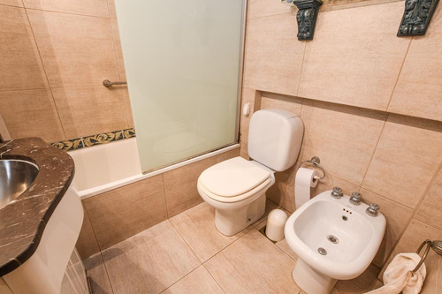 Casa En Planta Alta En Venta Tres Dormitorios Con Terraza Y Parrillero Microcentro