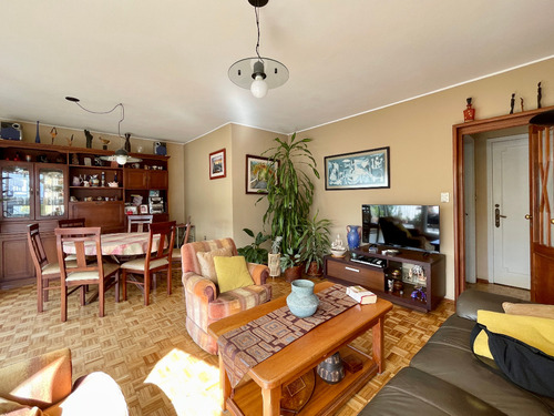 Ágora Vende Exclusivo Penthouse, De 3 Y Servicio, A Pasitos Del Obelisco! Garage Doble Y Gran Terraza Al Norte!