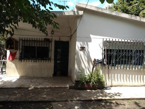 Imagen 2 de 12 de Amplio Propiedad En Esquina De Mas De 700 M2 Con Casa Y Deposito