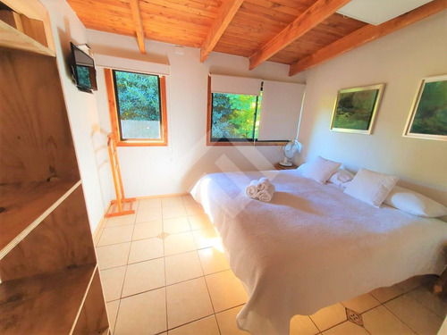 Hostal En Venta De 11 Dorm. En Pucónmcerca Playa