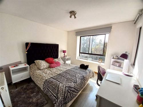Condominio, Casa En Venta De 4 Dorm. En La Reina