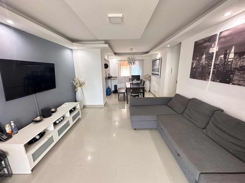 Se Vende Apartamento De 3 Habitaciones En Aut.san Isidro