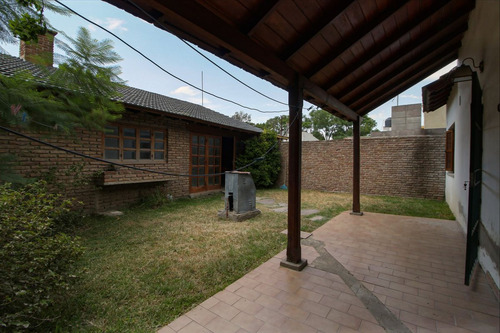Increíble Casa A Refaccionar O Lote. Hurlingham