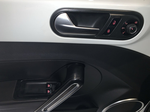 Imagen 15 de 15 de Volkswagen Beetle 2015 2.5 Sport At