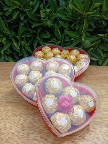 Regalo Personalizado Sorpresa Torre3 Corazones 36 Ferrero
