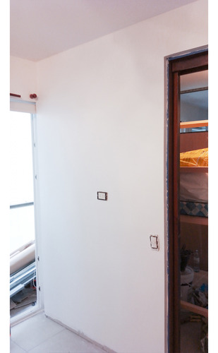 División De Ambientes En Seco / Diseño Con Ventana Y Puerta Tabique Blanco