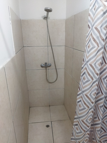 Imagen 11 de 13 de Habitación En San Borja, Habitaciones En San Borja, En Avenida Rosa Toro Cuadra 9 Cruce Con Canadá Cuadra 35, Excelente Zona Comercial Todo A La Mano