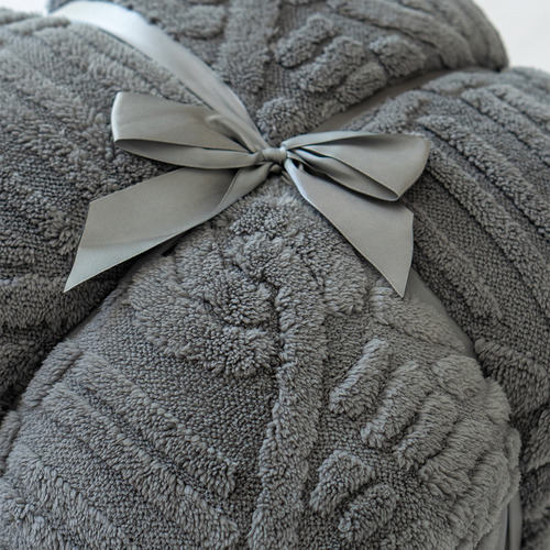 Cubrecama Invierno Amelie Doble Corderito Jacquard King 270x240 Cm Color Gris - Pret