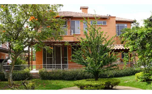 Venta Casa De 454mts2 Condominio En El Castillo, Jamundí 7968.