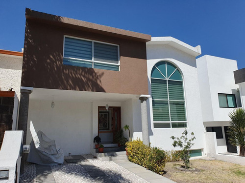 Hermosa Residencia En Centro Sur, Claustros Del Sur, C.342 M2, 3 Niveles