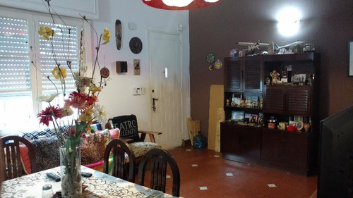 Chalet En Venta En Castelar Sur