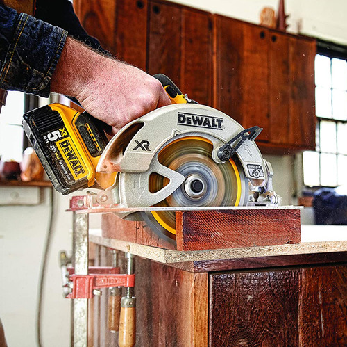 Sierra Circular Inalambrica Dewalt 20v Disco 184mm Dcs570b