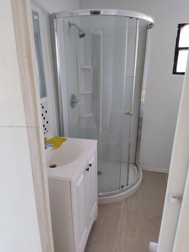 Casa En Venta - 2 Dormitorios 1 Baño - Miami