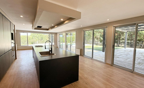 Casa En Castores Con El Mejor Acceso A Guardia Y Club House!